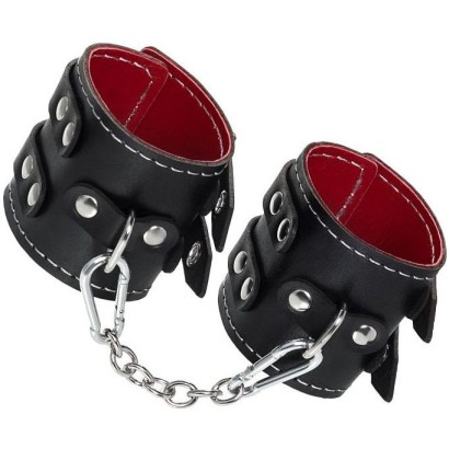 Черные наручники с двумя ремнями и красной подкладкой