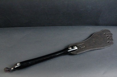 Чёрная шлёпалка  Горячая ступня  - 45 см.