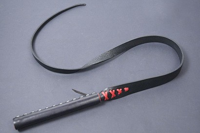 Чёрный кожаный хлыст  Язык страсти  - 120 см.