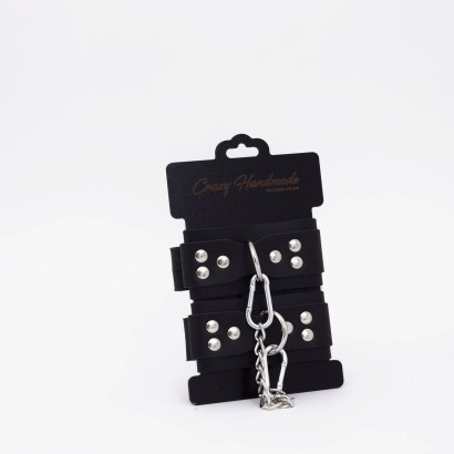 Черные кожаные наручники с регулируемыми ремешками