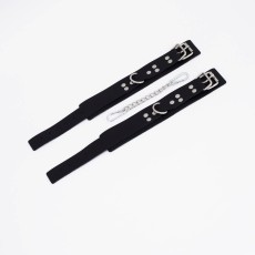 Черные кожаные оковы с регулируемыми ремешками