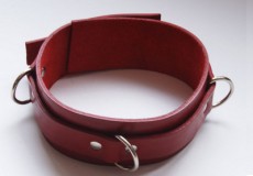 Красный не подшитый ошейник среднего размера 