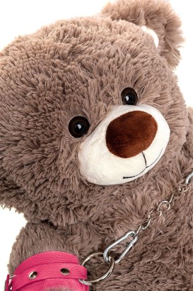 Бондажный набор: бурый мишка с розовыми оковами и наручниками