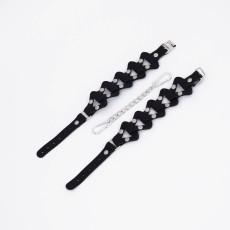 Черные кожаные наручники из звеньев