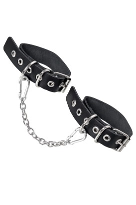 Черные оковы из одного ремешка с люверсами