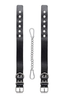 Черные оковы из одного ремешка с люверсами