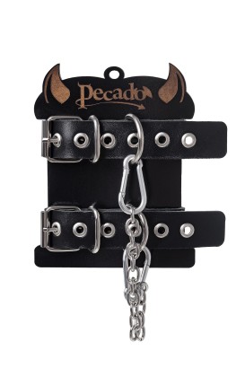 Черные оковы из одного ремешка с люверсами