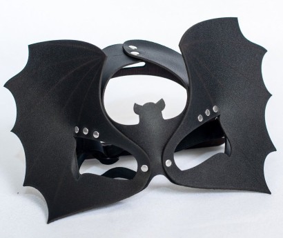 Черная кожаная маска на глаза  Летучая мышь 