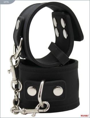 Чёрные силиконовые наручники с фиксацией