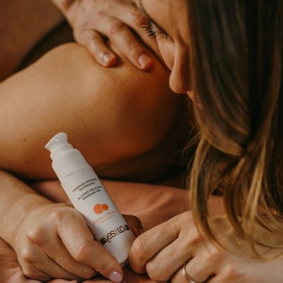 Универсальный массажный гель-смазка Allover Delicious Massage Gel с ароматом персика и абрикоса - 50 мл.