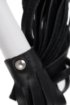 Плеть с белой рукоятью и чёрными хлыстами - 50 см.