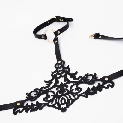 Черная резная портупея с золотистой фурнитурой