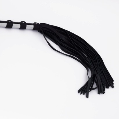 Черный кожаный флоггер со стальной ручкой - 45 см.