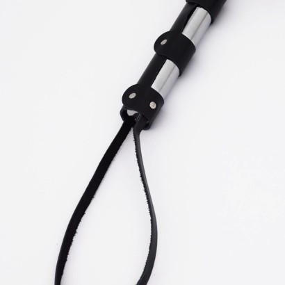 Черный кожаный флоггер со стальной ручкой - 45 см.