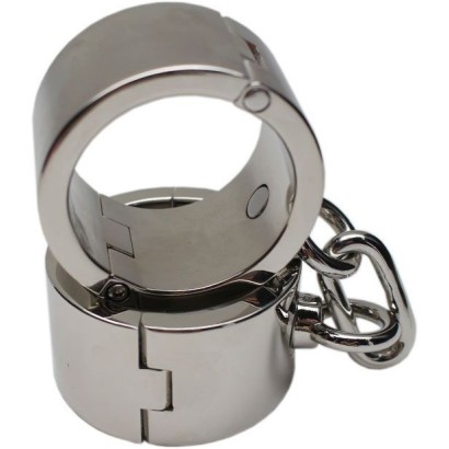 Серебристые металлические гладкие наручники
