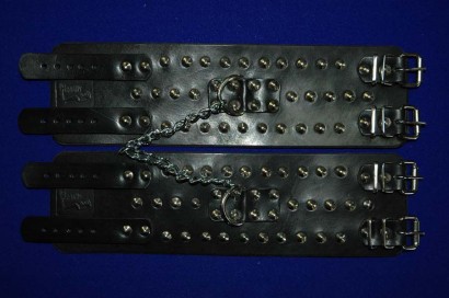 Не подшитые чёрные наножники с клепками