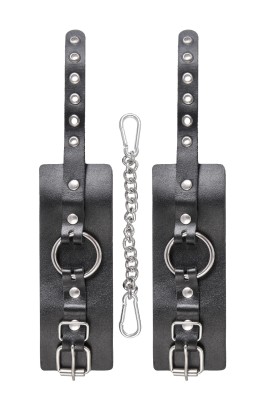 Черные наручники из толстой натуральной кожи с люверсами