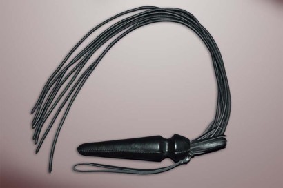 Чёрная плётка  Семихвостка  - 85 см.