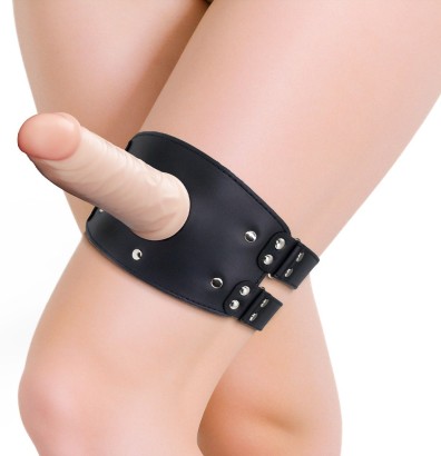 Черный узкий пояс на бедро с телесной насадкой