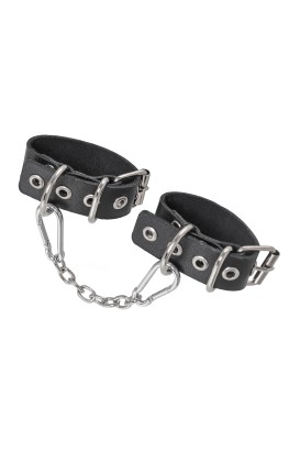 Черные кожаные наручники-браслеты из одного ремешка с люверсами