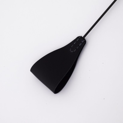 Стек с широким черным кожаным наконечником и металлической ручкой - 67 см.