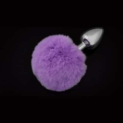 Маленькая серебристая пробка с пушистым фиолетовым хвостиком